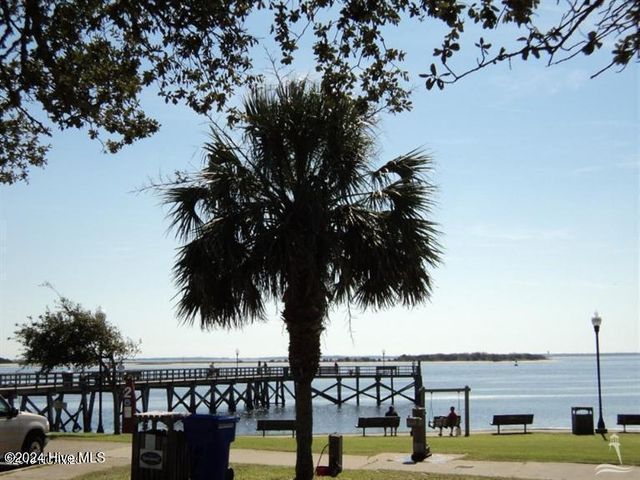 612 W Brown Street Apt B, Southport, NC 28461