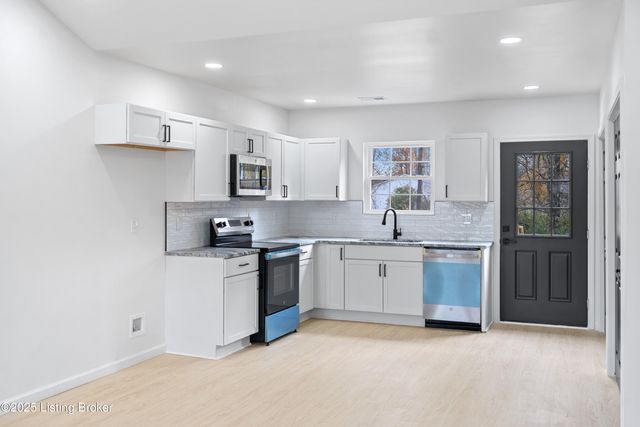 6715 Memory Ln, Louisville, KY 40258