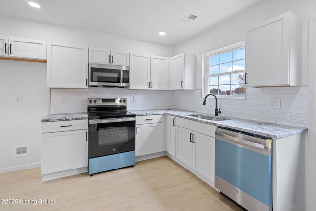 6715 Memory Ln, Louisville, KY 40258