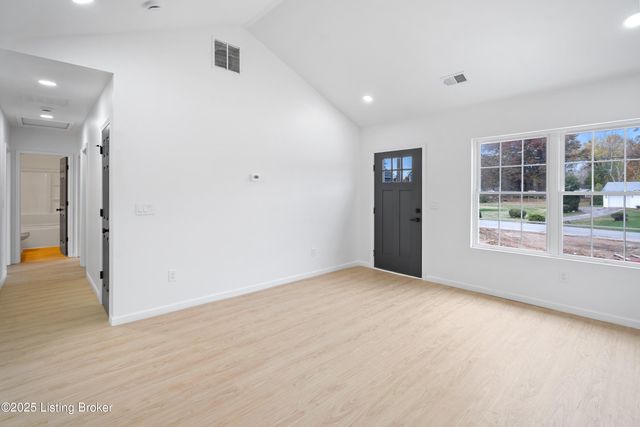 6715 Memory Ln, Louisville, KY 40258