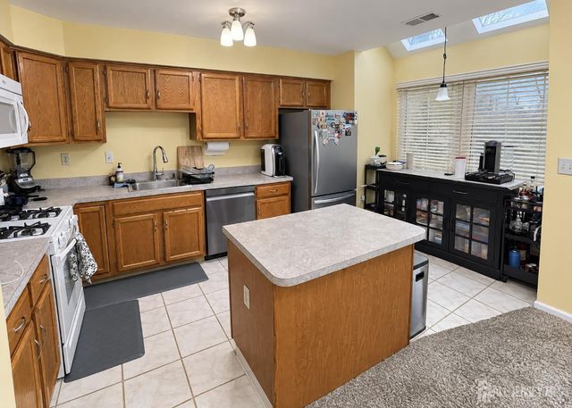 17 Balboa Lane, Franklin, NJ 08823