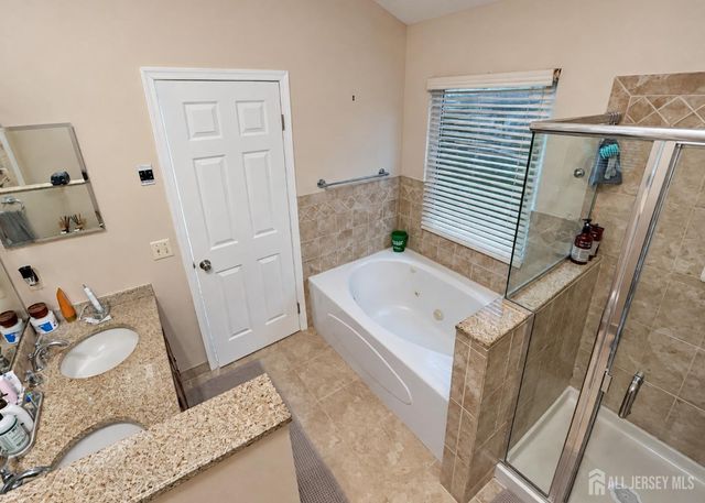 17 Balboa Lane, Franklin, NJ 08823