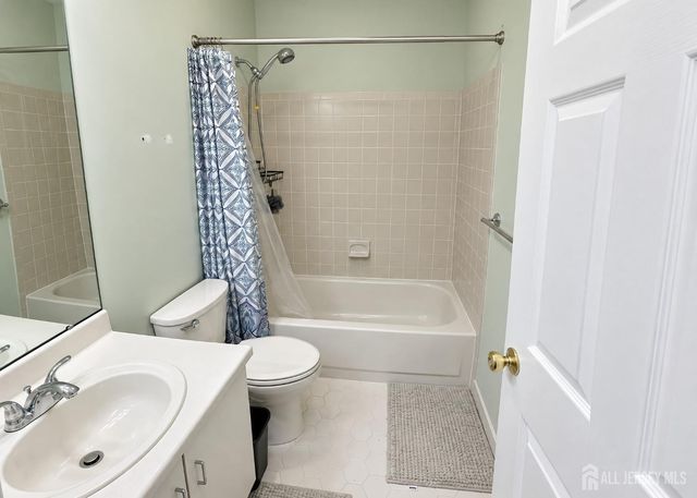 17 Balboa Lane, Franklin, NJ 08823