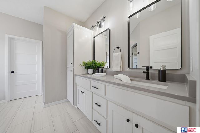 9650 Topher Boulevard, Lincoln, NE 68526