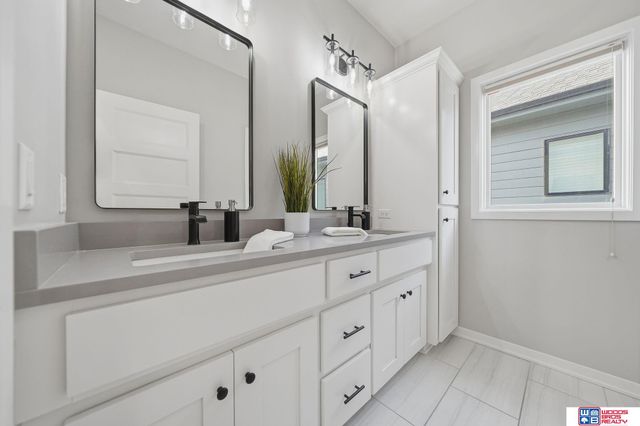 9650 Topher Boulevard, Lincoln, NE 68526