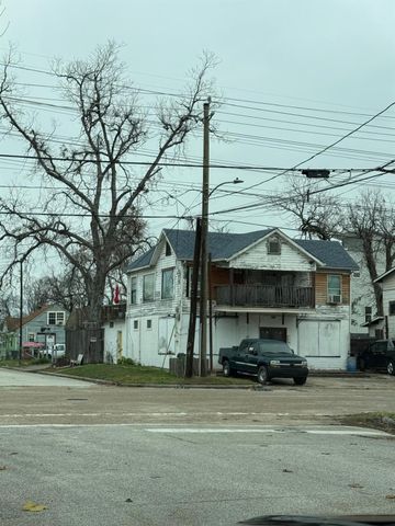 5501 Elysian Street, Houston, TX 77009