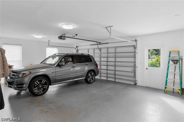 1916 Countess CT, Naples, FL 34110