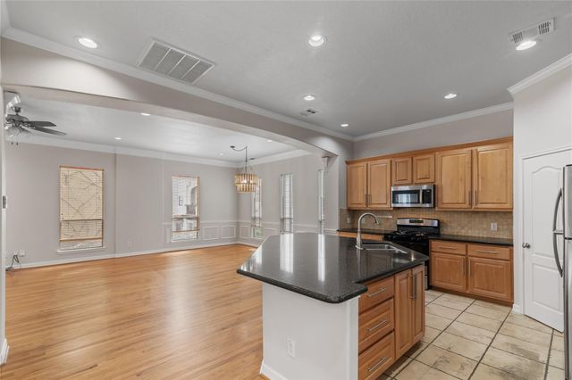 5223 Gibson Street, Houston, TX 77007