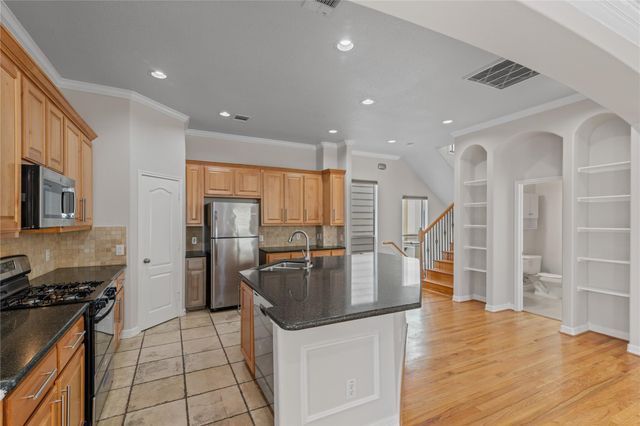 5223 Gibson Street, Houston, TX 77007