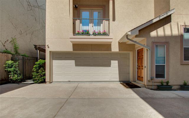 5223 Gibson Street, Houston, TX 77007