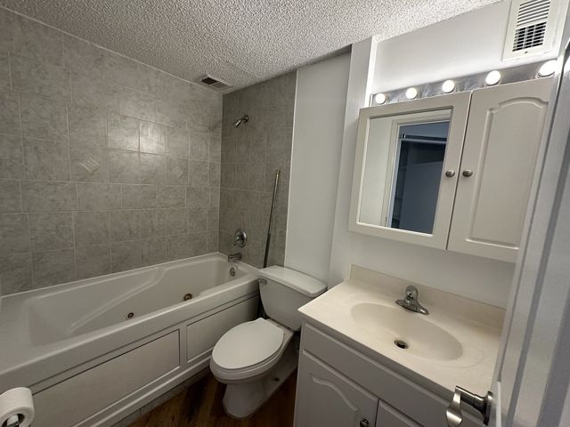 1750 N Marywood Avenue 204, Aurora, IL 60505