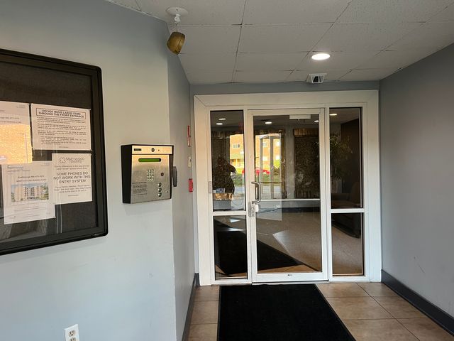 1750 N Marywood Avenue 204, Aurora, IL 60505