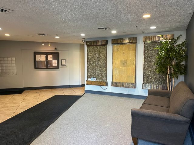 1750 N Marywood Avenue 204, Aurora, IL 60505
