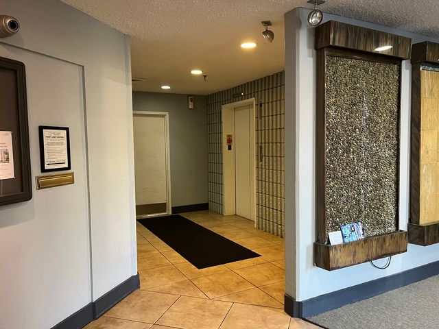 1750 N Marywood Avenue 204, Aurora, IL 60505