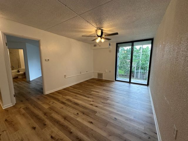 1750 N Marywood Avenue 204, Aurora, IL 60505