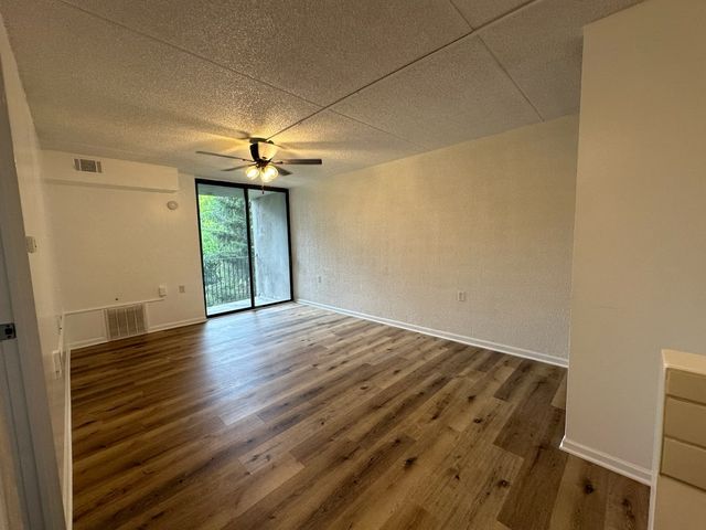 1750 N Marywood Avenue 204, Aurora, IL 60505