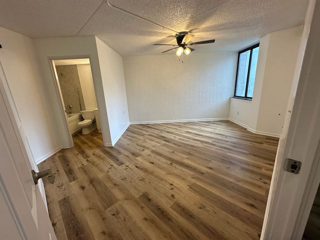 1750 N Marywood Avenue 204, Aurora, IL 60505