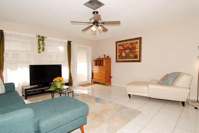 205 SE 4th Terrace 1-2, Dania Beach, FL 33004