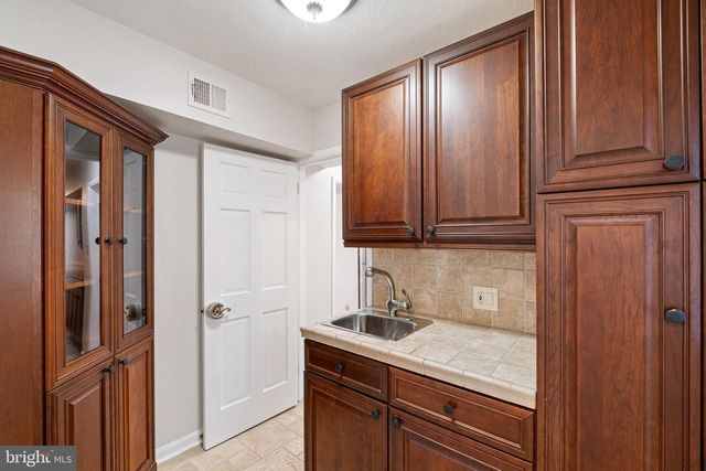 2705 TONBRIDGE DR, Wilmington, DE 19810