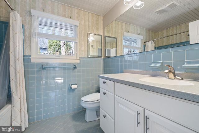 2705 TONBRIDGE DR, Wilmington, DE 19810