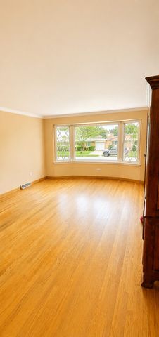 10828 S Kilbourn Avenue, Oak Lawn, IL 60453
