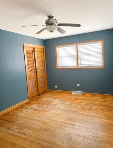 10828 S Kilbourn Avenue, Oak Lawn, IL 60453