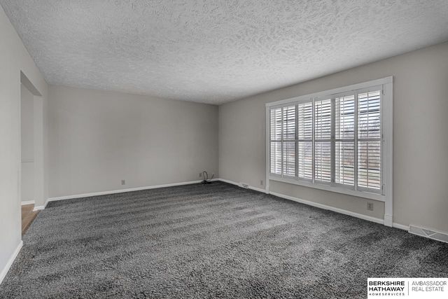 605 S 154 Street, Omaha, NE 68154