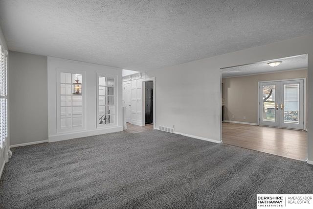 605 S 154 Street, Omaha, NE 68154