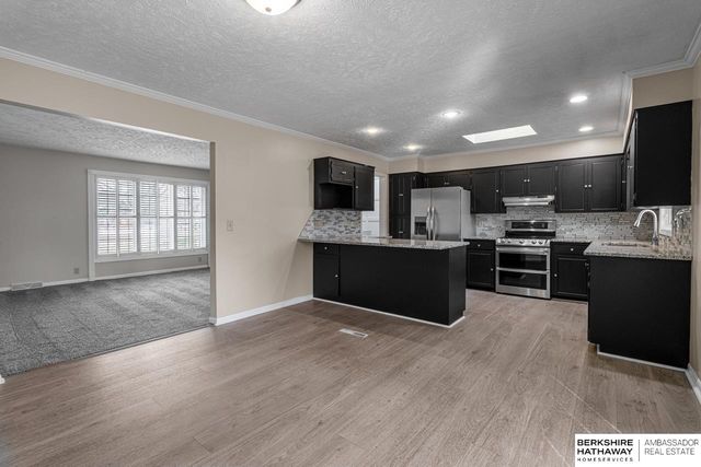 605 S 154 Street, Omaha, NE 68154