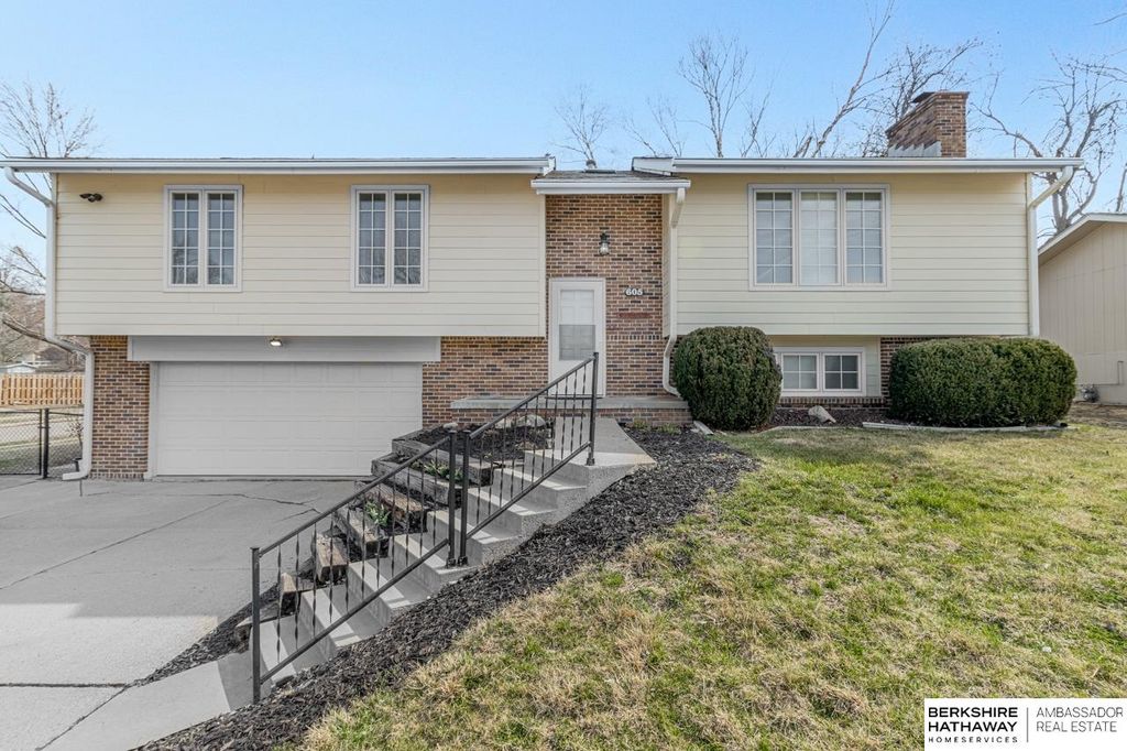 605 S 154 Street, Omaha, NE 68154