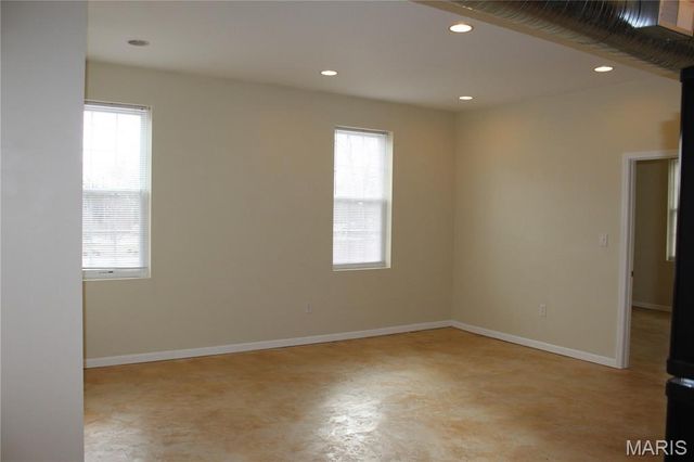 419 S FLORISSANT Road 3N, Ferguson, MO 63135