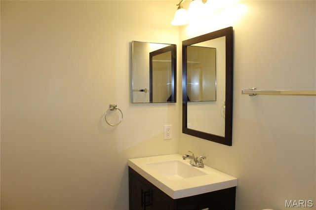 419 S FLORISSANT Road 3N, Ferguson, MO 63135