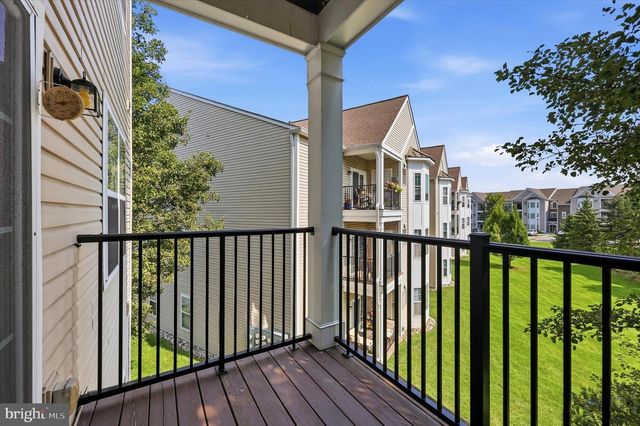 322 CREEKSIDE DR, Brookhaven, PA 19015