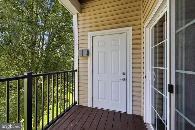 322 CREEKSIDE DR, Brookhaven, PA 19015