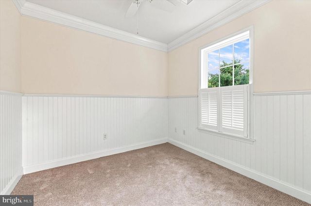 322 CREEKSIDE DR, Brookhaven, PA 19015