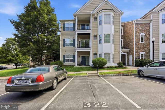322 CREEKSIDE DR, Brookhaven, PA 19015