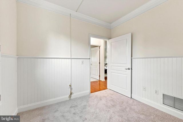 322 CREEKSIDE DR, Brookhaven, PA 19015