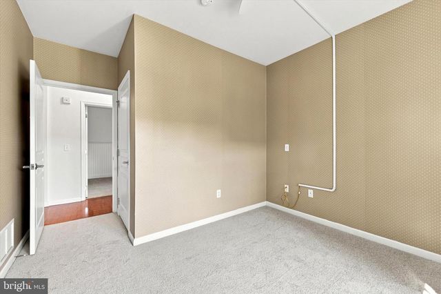 322 CREEKSIDE DR, Brookhaven, PA 19015