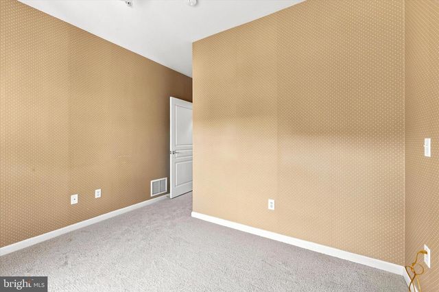 322 CREEKSIDE DR, Brookhaven, PA 19015