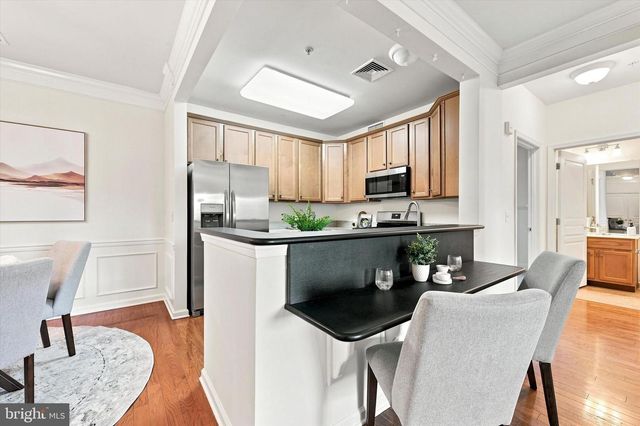 322 CREEKSIDE DR, Brookhaven, PA 19015