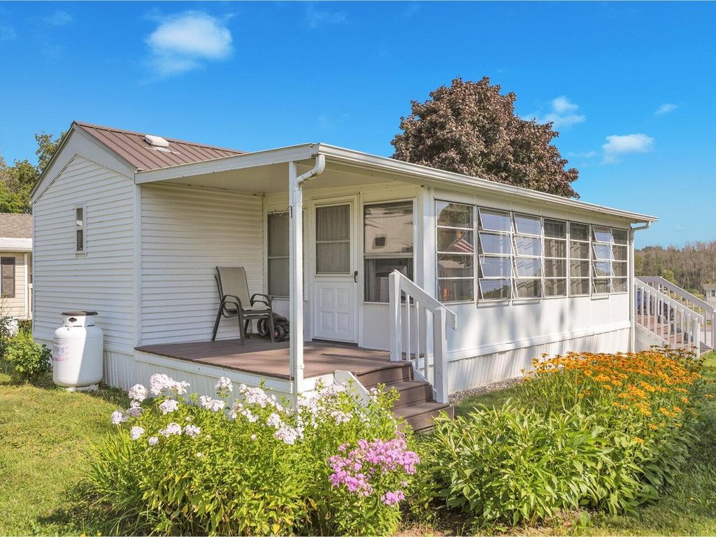 13 Jonathan Circle, South Hero, VT 05486