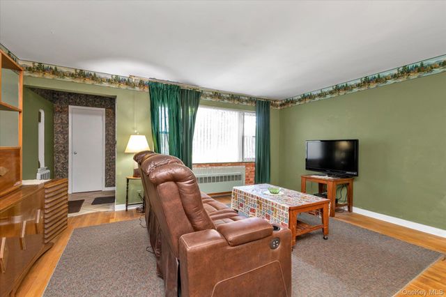 39 Caroline Avenue, Elmont, NY 11003