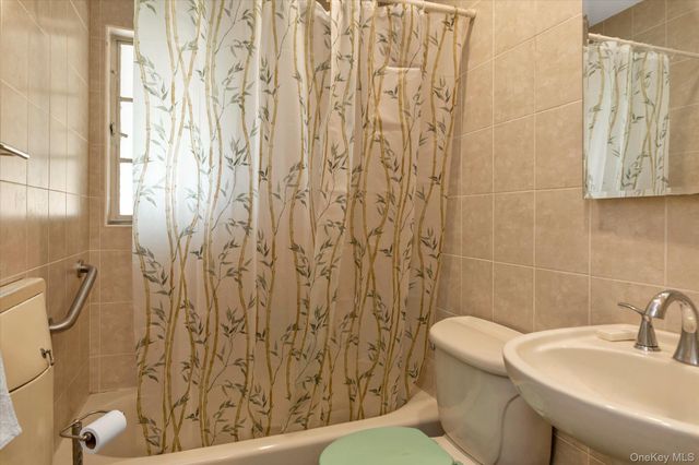 39 Caroline Avenue, Elmont, NY 11003