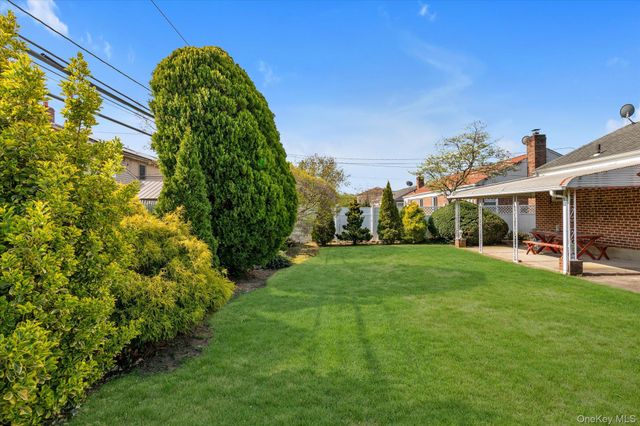 39 Caroline Avenue, Elmont, NY 11003