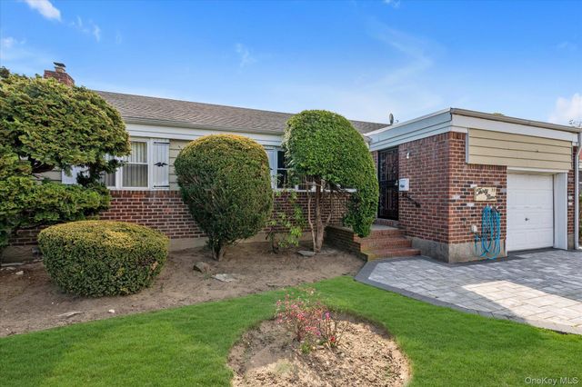 39 Caroline Avenue, Elmont, NY 11003