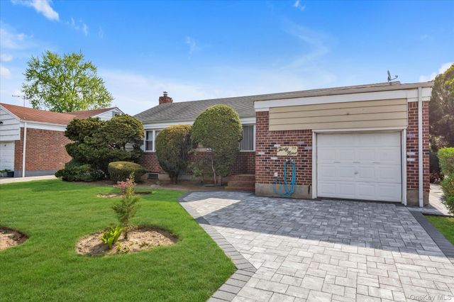 39 Caroline Avenue, Elmont, NY 11003