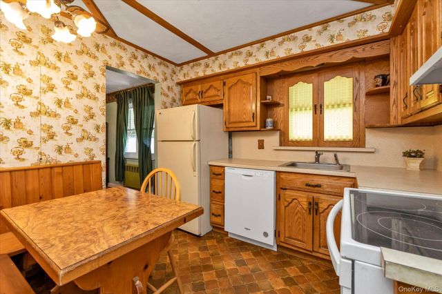 39 Caroline Avenue, Elmont, NY 11003