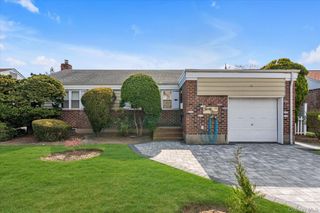 39 Caroline Avenue, Elmont, NY 11003