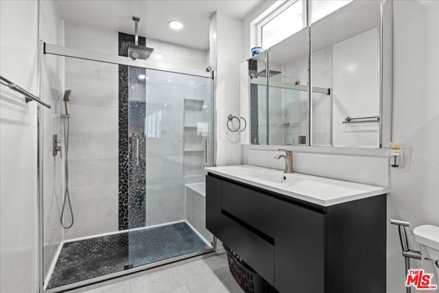 17317 Los Alimos Street, Granada Hills (los Angeles), CA 91344