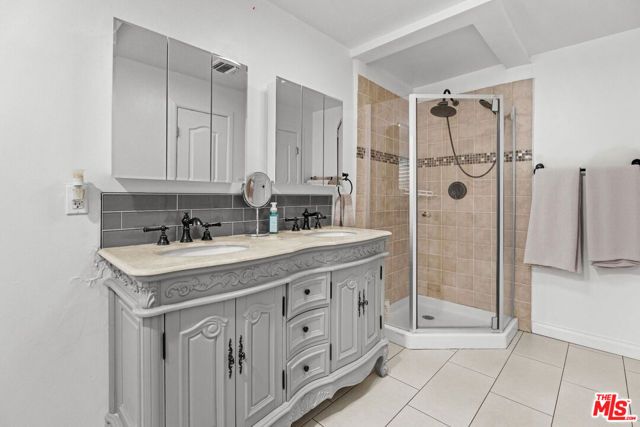 17317 Los Alimos Street, Granada Hills (los Angeles), CA 91344